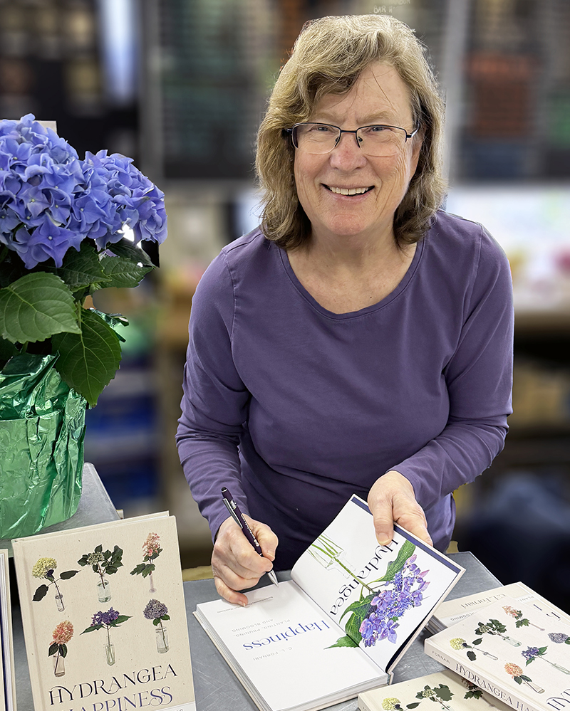 cl_fornari_signing_books Class Osterville Image